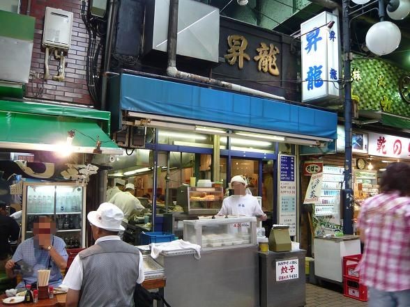 大きな餃子で有名な上野の昇龍