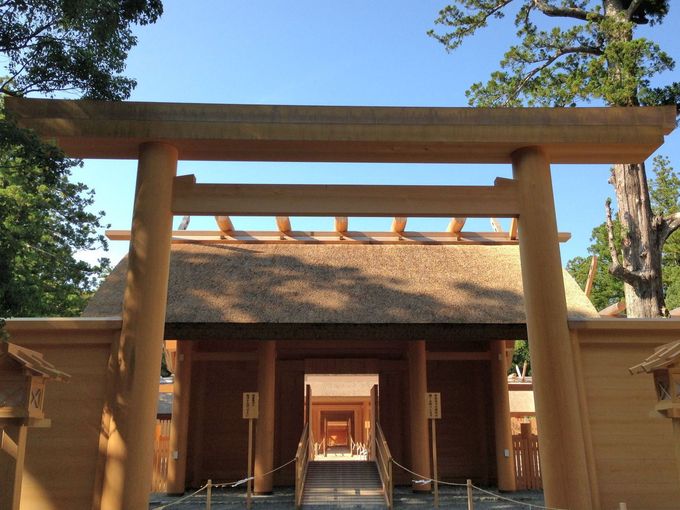 「衣食住をはじめ、あらゆる産業の守り神」豊受大御神がお祀りされている、関西でも言わずと知れたおすすめパワースポットです。